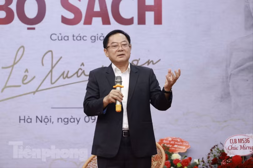 Nhà văn, nhà báo Lê Xuân Sơn.
