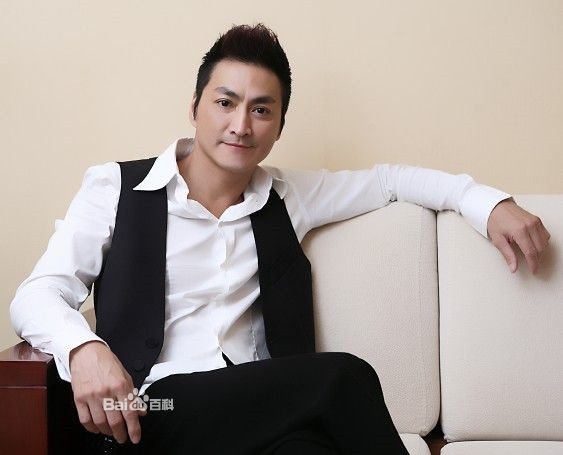 Giải thích cho việc vẫn còn độc thân, Hà Gia Kính chia sẻ, có lẽ vì anh vẫn chưa muốn ổn định, nay đây mai đó, nên tất cả những người phụ nữ ấy đều rời bỏ anh.