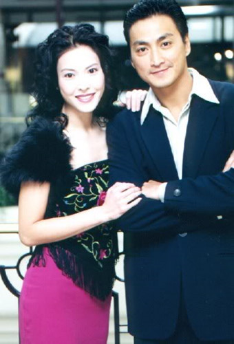 Mối tình thứ hai của Hà Gia Kính là Lý Uyển Hoa, kéo dài 10 năm. Được biết, một trong những nguyên nhân khiến Uyển Hoa tuyên bố chia tay năm 2001 là do Hà Gia Kính thường xuyên ở đại lục, hai người không có cơ hội gặp nhau, xa mặt cách lòng nên tình cảm cứ thế phai nhạt. Từ đó đến nay, nam diễn viên không thừa nhận thêm bất kì mối tình nào.