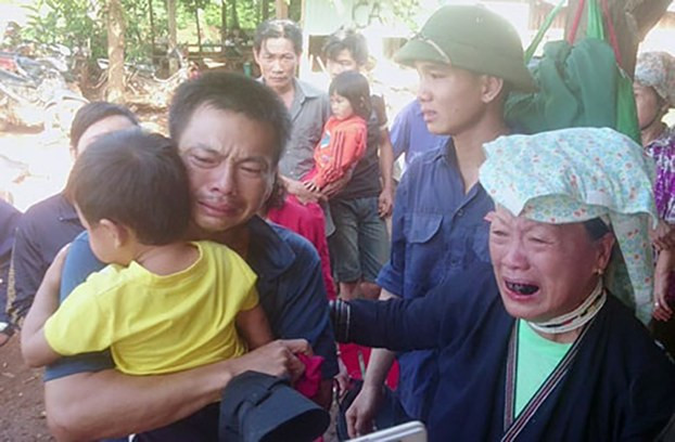 Tử tù Đặng Văn Hiến và người thân. Tử tù Đặng Văn Hiến và người thân.