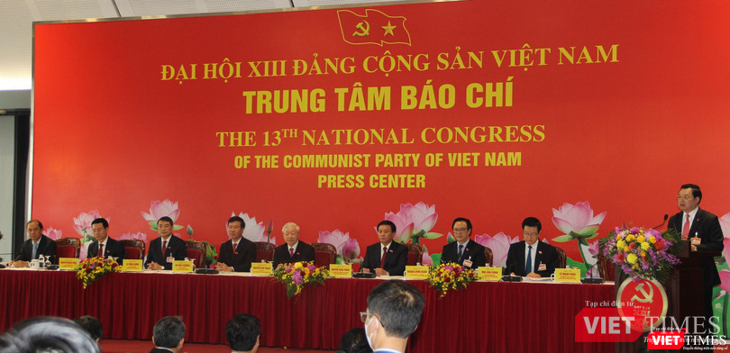 Tổng Bí thư Nguyễn Phú Trọng chủ trì buổi họp báo.