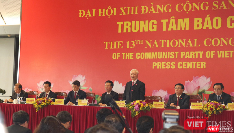 Trả lời báo chí về công cuộc chống tham nhũng, Tổng Bí thư Nguyễn Phú Trọng khẳng định: "Tôi vẫn nói là làm không dừng, không nghỉ và không có vùng cấm. Trước đây, khi thấy tôi yếu yếu mệt mệt và sắp tới Đại hội, nhiều người đã nghĩ công cuộc này chùng xuống rồi. Nhưng tôi đã nói 'mai Đại hội thì hôm nay tới lịch xét xử vẫn đưa ra xét xử'. Các đồng chí thấy, vừa rồi, gần Đại hội rồi vẫn đưa ra xét xử cả Ủy viên Bộ Chính trị, Bí thư, Chủ tịch thành phố lớn như TPHCM, Hà Nội".