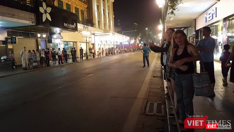 Chùm ảnh và video: An ninh được siết chặt quanh khách sạn Tổng thống Mỹ đang ở ảnh 7