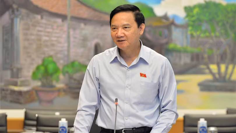 Phó Chủ tịch Quốc hội Nguyễn Khắc Định phát biểu tại Phiên họp.