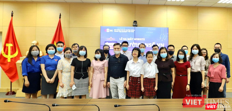 Đại diện Hội người mù Việt Nam, Trường phổ thông cơ sở Nguyễn Đình Chiểu, Nhà xuất bản Thông tin và Truyền thông, Đoàn Thanh niên Bộ Thông tin và Truyền thông, công ty Vbee và đặc biệt là các bạn nhỏ đại diện cho những người khiếm thị trực tiếp trải nghiệm.