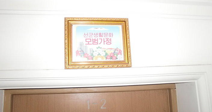 Bị cấm vận, Triều Tiên trêu tức Mỹ bằng nhà chọc trời và tàu điện ngầm ảnh 4 Bị cấm vận, Triều Tiên trêu tức Mỹ bằng nhà chọc trời và tàu điện ngầm ảnh 4