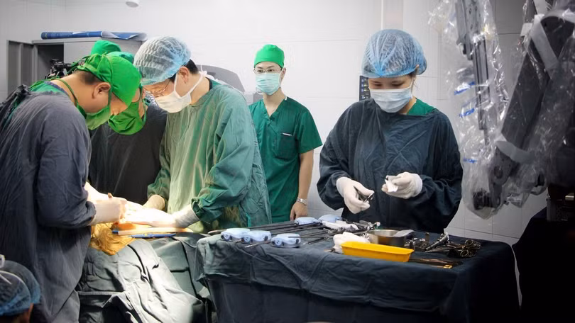 Một ca phẫu thuật tại Bệnh viện Nhi Trung ương.