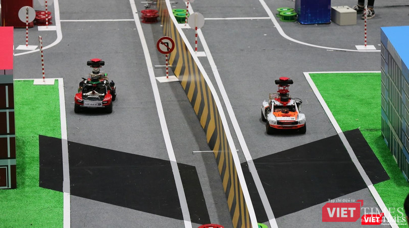 Hơn 1.000 thí sinh từ 40 trường đại học tại Việt Nam và 8 trường đại học tại 8 quốc gia trên thế giới đăng ký tham gia Cuộc đua số 2020. Hơn 1.000 thí sinh từ 40 trường đại học tại Việt Nam và 8 trường đại học tại 8 quốc gia trên thế giới đăng ký tham gia Cuộc đua số 2020.