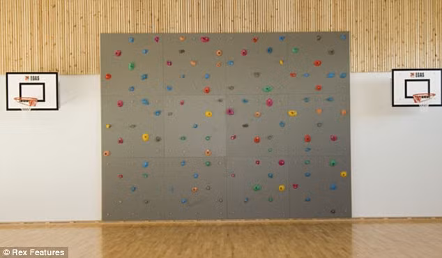 Video: Đột nhập nhà tù xa xỉ nhất thế giới ảnh 4