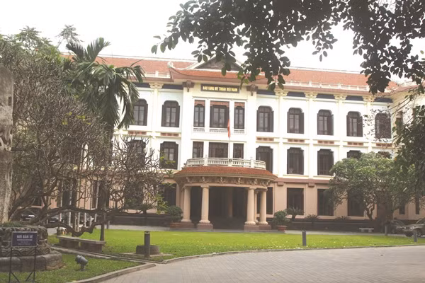 Bảo tàng Mỹ thuật Việt Nam, nơi lưu giữ một số bảo vật quốc gia và nhiều tác phẩm mỹ thuật nổi tiếng.