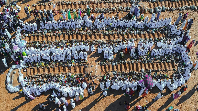 Tác phẩm “Lễ tảo mộ của người Chăm” của tác giả Hoàng Bích Nhung