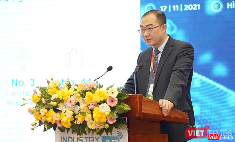 Ông David Wei - Tổng Giám đốc Huawei Việt Nam phát biểu tại phiên chuyên đề.