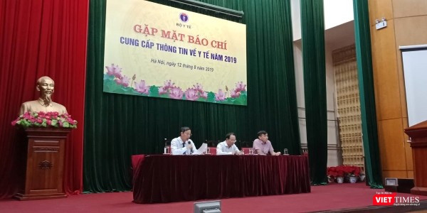 Các chuyên gia của Bộ Y tế tại buổi họp cung cấp thông tin báo chí chiều 12/8.