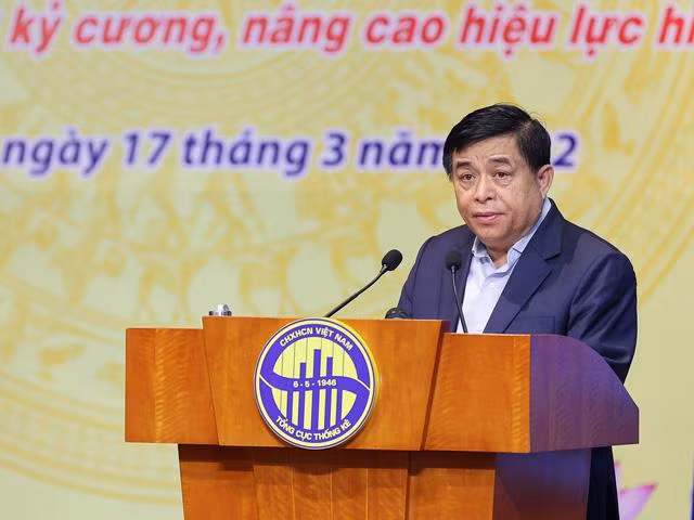 Bộ trưởng Nguyễn Chí Dũng cho rằng, thông tin thống kê đóng vai trò hết sức quan trọng, là nguồn thông tin chính thống, có tính pháp lý, là cơ sở để đánh giá, phân tích, dự báo tình hình kinh tế - xã hội cả nước và của từng ngành, lĩnh vực Bộ trưởng Nguyễn Chí Dũng cho rằng, thông tin thống kê đóng vai trò hết sức quan trọng, là nguồn thông tin chính thống, có tính pháp lý, là cơ sở để đánh giá, phân tích, dự báo tình hình kinh tế - xã hội cả nước và của từng ngành, lĩnh vực