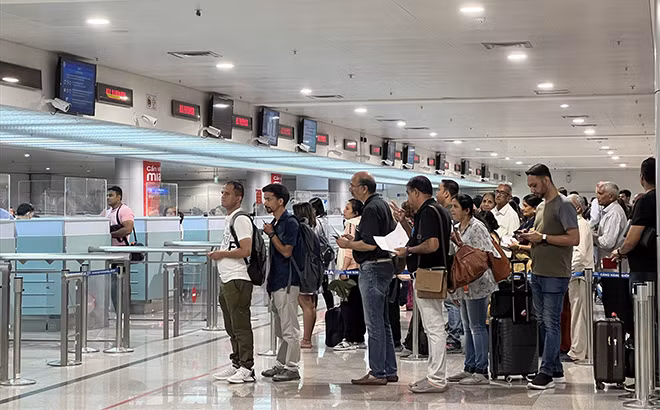 thithuc02 Du khách nước ngoài đánh giá cao và có những phản hồi tích cực trước chính sách mới về thị thực của Việt Nam, là cơ hội để du lịch Việt Nam tăng sức cạnh tranh với các nước trong khu vực..jpg