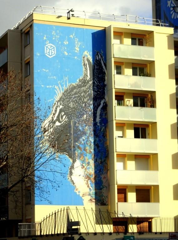 Ảnh tranh tường ở Paris (Pháp) do tác giả chụp. Ảnh tranh tường ở Paris (Pháp) do tác giả chụp.