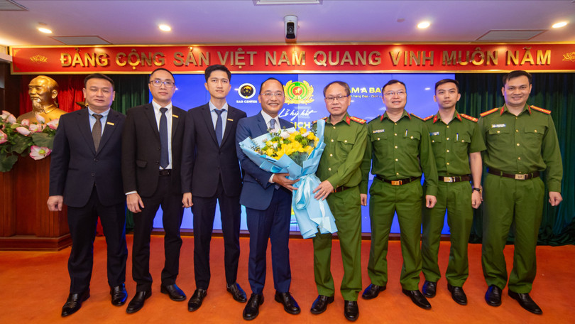 Anh 2 - hop tac trung tam RAR.jpg