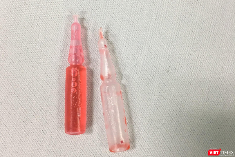 Ống thuốc diệt chuột có màu sắc sặc sỡ này là hóa chất rất độc hại, chỉ một lượng nhỏ có thể gây tử vong.