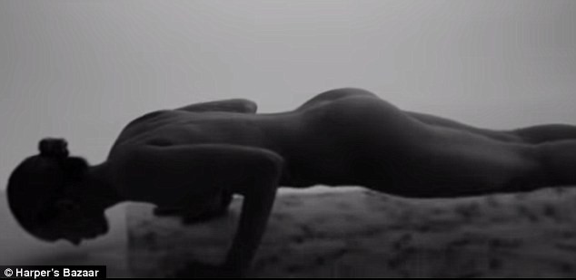 Video: Yoga khoả thân nghệ thuật hút hồn người xem ảnh 8