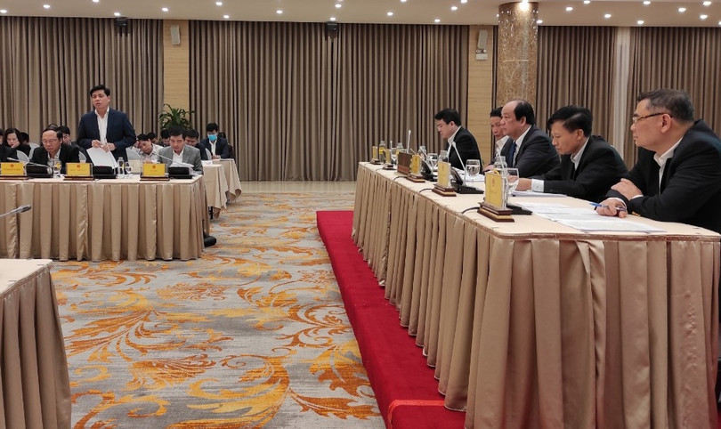 Nội dung trả lời của Thứ trưởng Nguyễn Ngọc Đông thu hút sự quan tâm của đoàn chủ toạ và đông đảo phóng viên.