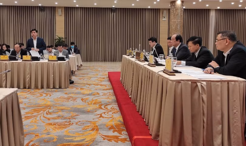 Nội dung trả lời của Thứ trưởng Nguyễn Ngọc Đông thu hút sự quan tâm của đoàn chủ toạ và đông đảo phóng viên.