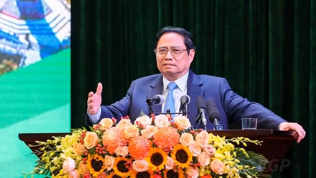 Thủ tướng yêu cầu quán triệt, nắm vững và triển khai đồng bộ, hiệu quả, quyết liệt các quan điểm, mục tiêu, nhiệm vụ, giải pháp được đề ra trong Nghị quyết của Bộ Chính trị và Chương trình hành động của Chính phủ.