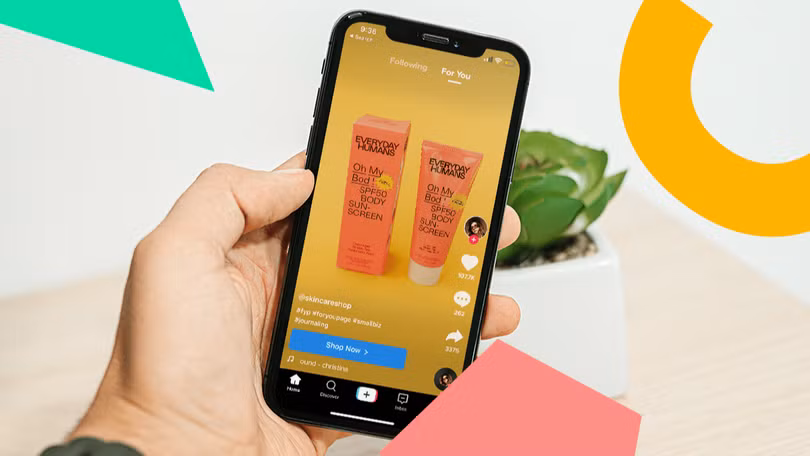 Cuối tháng 4/2022, TikTok giới thiệu giải pháp thương mại điện tử tên TikTok Shop tại Việt Nam.