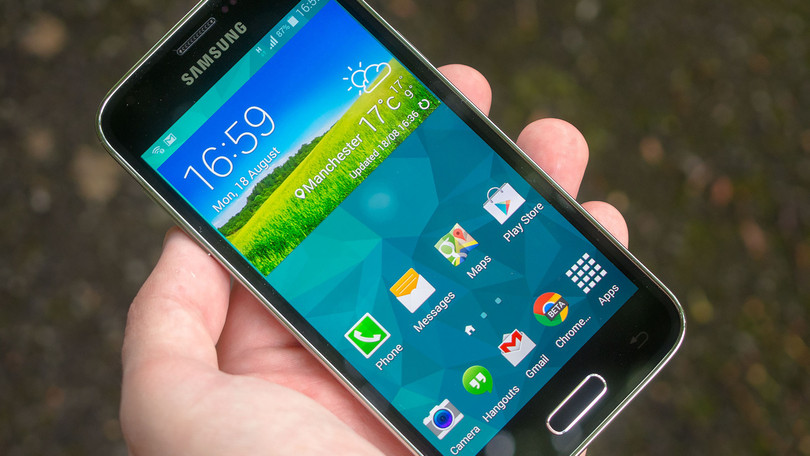 Video: Galaxy S5 Mini "đắm" Coca-Cola, kết cục ra sao?