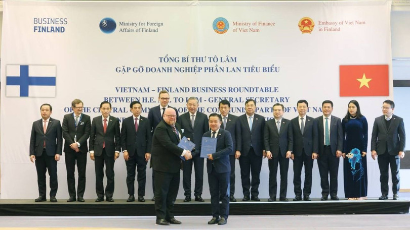 Tập đoàn VNPT và Tập đoàn Nokia trao hợp đồng hợp tác dưới sự chứng kiến của Tổng Bí thư Tô Lâm.