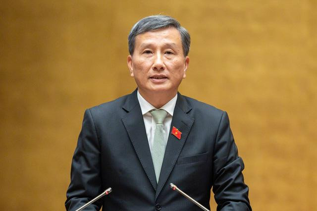 Chủ nhiệm Ủy ban Khoa học, Công nghệ và Môi trường Lê Quang Huy trình bày Báo cáo thẩm tra dự án Luật Giao dịch điện tử (sửa đổi).