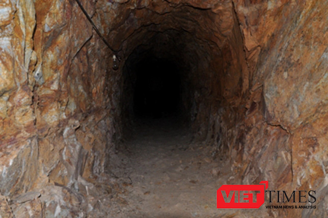 Cận cảnh đường "hầm rượu" xuyên núi của Bí thư huyện Tây Giang ảnh 9