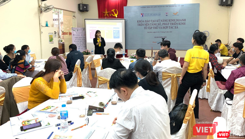 Chương trình hướng dẫn cho các hộ nông dân, hộ sản xuất nông nghiệp cách tạo gian hàng, chụp ảnh, viết thông tin mô tả và đưa sản phẩm lên môi trường số.