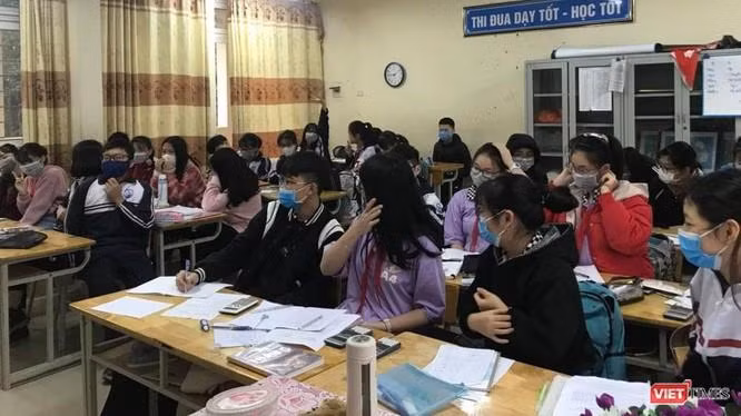 Dịch Hà Nội đang có biểu hiện khó kiểm soát và nhiều phụ huynh chưa đồng thuận cho con trở lại trường. Ảnh: Anh Lê.