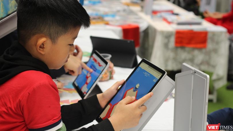 Khảo sát của Google năm 2022 chỉ ra, cứ 3 phụ huynh thì có 1 người cảm thấy con mình không hiểu rõ các vấn đề về sự an toàn trên mạng.