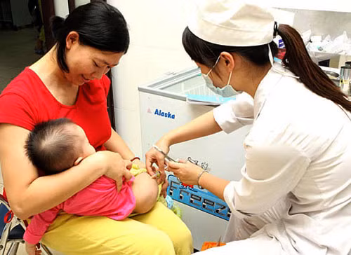 Đã sẵn sàng nhận đăng kí tiêm Pentaxim trực tuyến đợt 2