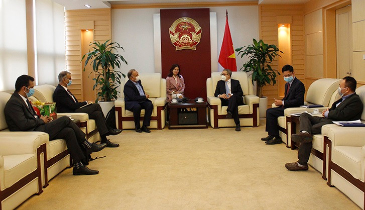 Thứ trưởng Bộ TT&TT Phan Tâm tiếp ông Sanjay Gupta, Phó Chủ tịch tập đoàn HCL Technologies (Hindustan Computers Limited - Ấn Độ). Thứ trưởng Bộ TT&TT Phan Tâm tiếp ông Sanjay Gupta, Phó Chủ tịch tập đoàn HCL Technologies (Hindustan Computers Limited - Ấn Độ).