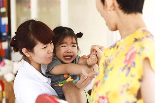 Xuân Lan bủn rủn thấy con khóc khi đi học sau Tết