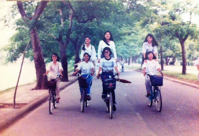 Chùm ảnh hiếm: Hà Nội nghèo khó nhưng thân thương những năm 1990 ảnh 10