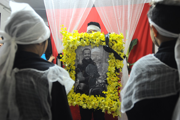 Những kỉ vật của Trần Lập nằm lặng lẽ trong ngôi nhà vắng ảnh 6 Những kỉ vật của Trần Lập nằm lặng lẽ trong ngôi nhà vắng ảnh 6