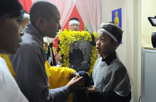 Những kỉ vật của Trần Lập nằm lặng lẽ trong ngôi nhà vắng ảnh 3 Những kỉ vật của Trần Lập nằm lặng lẽ trong ngôi nhà vắng ảnh 3