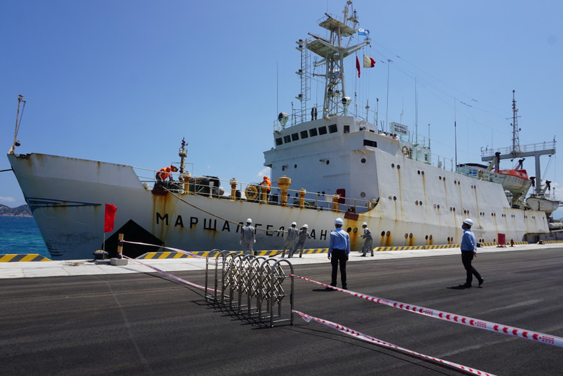 Sau chiến hạm Pháp, 'Nguyên soái Gelovani' lại cập cảng Cam Ranh ảnh 1