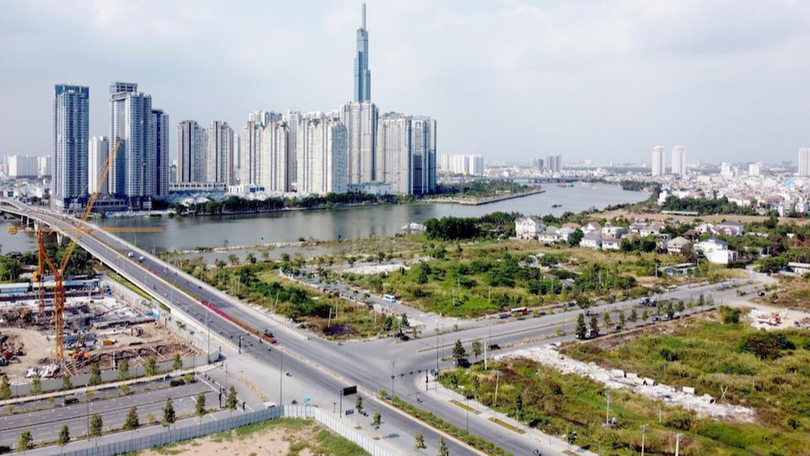 Nhiều ý kiến cho rằng, về lâu dài, các tác động tiêu cực của phiên đấu giá đất tỉ USD tại Thủ Thiêm sẽ gây bất lợi cho thị trường bất động sản và nền kinh tế.