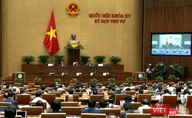 Quốc hội đã dành phiên làm việc buổi sáng nay (24/10) để bàn thảo về dự thảo Luật Khám, chữa bệnh sửa đổi.