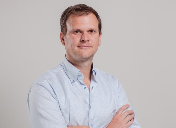 Ông Kevin Plumb - Giám đốc pháp lý Ngoại Hạng Anh