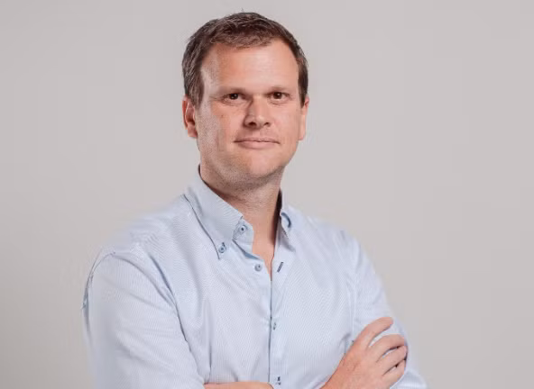 Ông Kevin Plumb - Giám đốc pháp lý Ngoại Hạng Anh