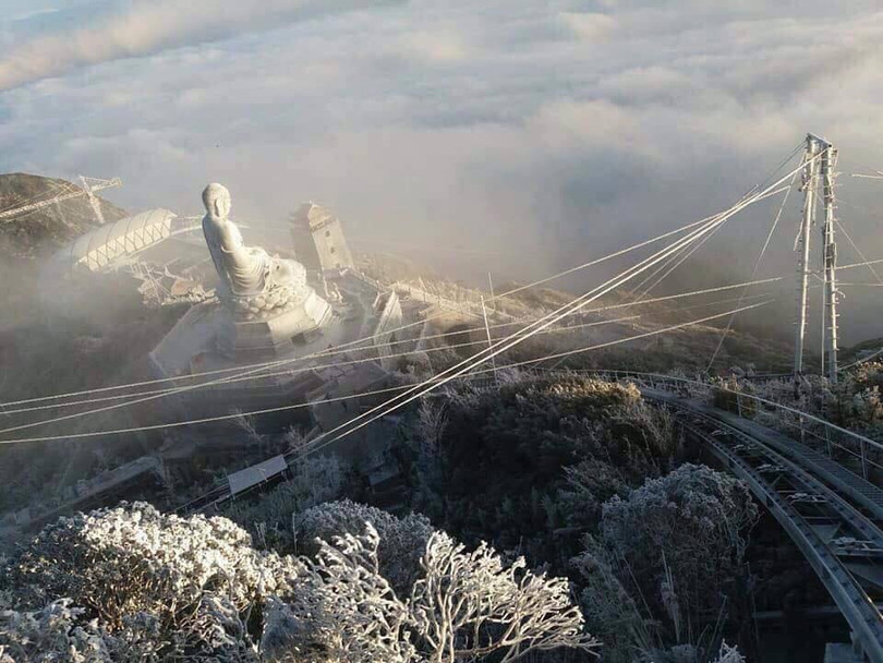 Fansipan huyền ảo băng tuyết trong nắng sớm khiến dân mạng sôi sục ảnh 6