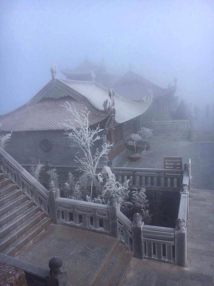 Fansipan huyền ảo băng tuyết trong nắng sớm khiến dân mạng sôi sục ảnh 3