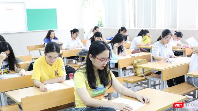 Lịch thi tuyển sinh lớp 10 năm nay sẽ diễn ra trong hai ngày 17-18/7, trong đó ngày 17/7 thi hai môn Ngữ văn, Ngoại ngữ; 18/7 thi môn Toán.