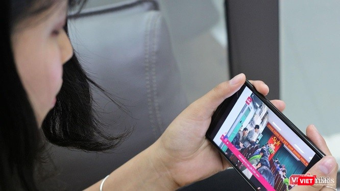 Theo Bộ trưởng Nguyễn Mạnh Hùng, khi nhà mạng có công cụ sàng lọc, chính quyền mạnh tay hơn và hoàn thiện hệ thống pháp luật thì không gian mạng sẽ lành mạnh hơn.