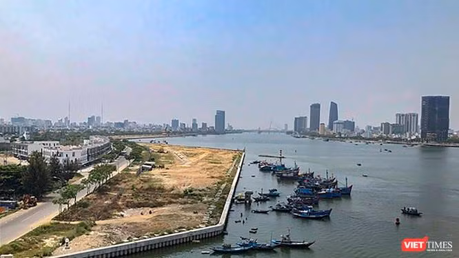 ĐBQH cho rằng pháp luật về đất đai hiện hành quy định về khung giá đất và bảng giá đất áp dụng 5 năm, làm tồn tại song hành 2 loại giá có sự chênh lệch rất lớn.